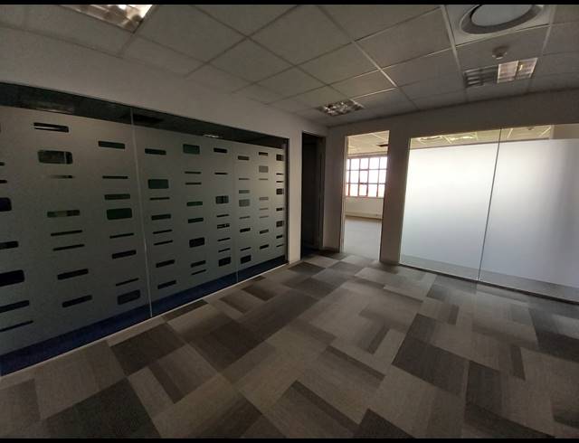 1,090M² OFFICE TO LET IN BRYANSTON